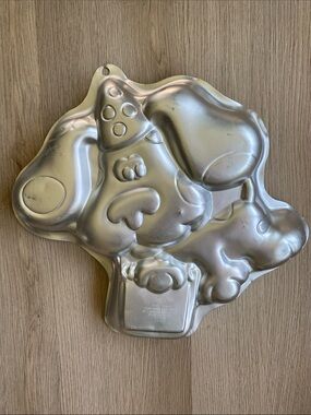 Wilton Blue’s Clues Cake Pan 1999 Viacom Aluminum Baking Mold #2105-3060 Vintage